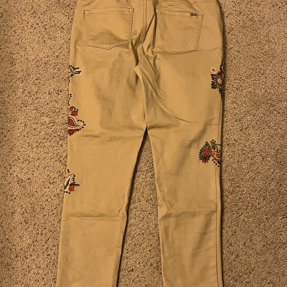 DG2 DIANE GILMAN Jeans Embroidered Embellished NWOT!! Size 12 - Picture 5 of 16